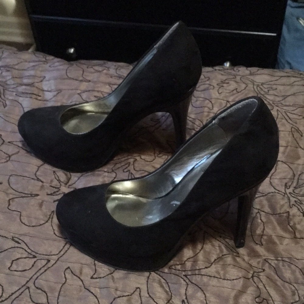 Heels - Picture 2 of 3
